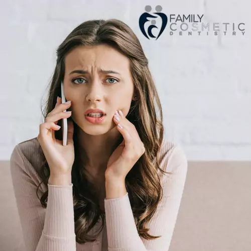 Home 9 young woman with tooth pain